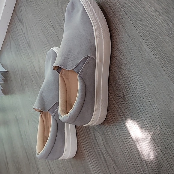 Soda slip on shoes grey with some stretch on top 8.5 - Picture 4 of 11
